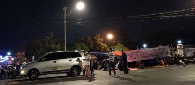 Korban Penggusuran Pasar Griya Sukarame Dirikan Tenda Didepan Rumah Dinas Walikota