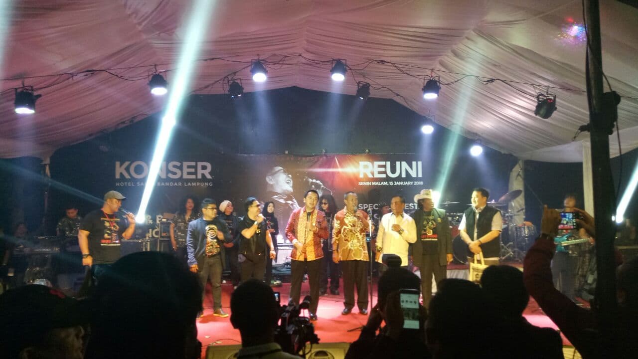 Ridho-Bachtiar Juga &#8220;Ngerockers&#8221; di Panggung Konser Rock