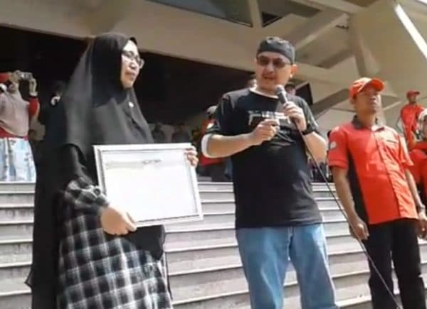 Orasi di Unjuk Rasa Buruh di Lampung, President IUF Regional Asia Fasific Muhammad Hidayat Greenfield di Deportasi?