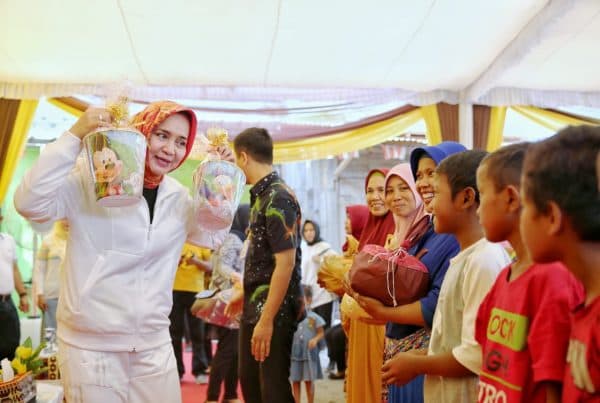 Istri Gubernur Lampung Kunjungi Warga Pesisir Sukaraja Bumi Waras
