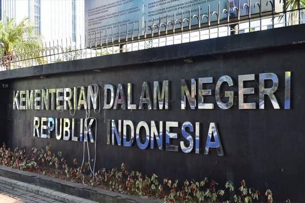 Kemendagri Bergeming, Mungkinkah Pj Kepala Daerah Dilantik Akhir Tahun Ini atau Adopsi Solusi Jalan Tengah Ini?