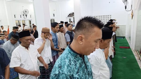 Tarawih Perdana, Warga Sukajaya Padati Masjid Nurul Falah