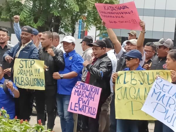 Kantor PWI Pusat Di Demo