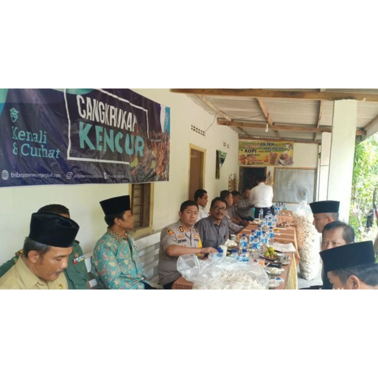 Sosialisasikan Pencegahan Berita Hoax, Polisi di Nganjuk Gelar Cangkrukan Bersama Warga