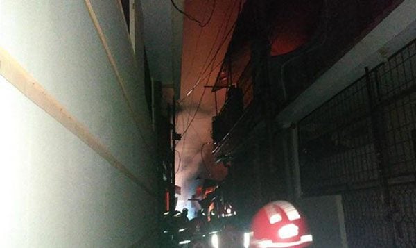 Si Jago Merah Hanguskan Tujuh Rumah Pemukiman Simokerto Surabaya