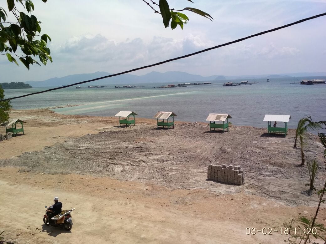 Sempat Berhenti, Dugaan Reklamasi Pantai dan Pengerukan Bukit di Desa Sidodadi Kembali Berjalan