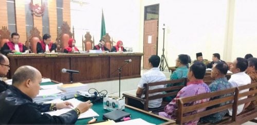 Sidang Lanjutan, ABN Cium Tangan Zainudin Hasan Sambil Menangis