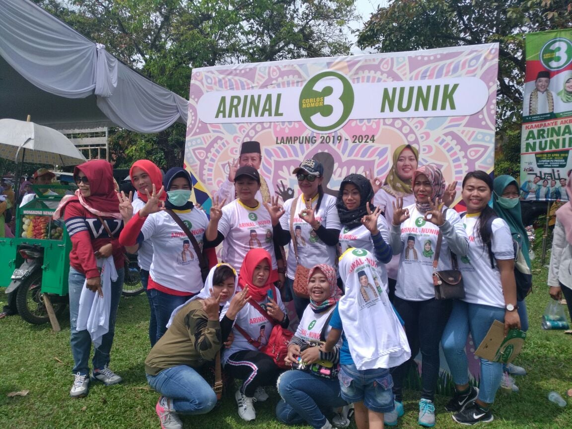 Fotoboot Arinal-Nunik Jadi Ajang Selfie Warga