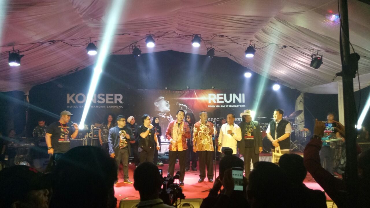 Ridho-Bachtiar Juga &#8220;Ngerockers&#8221; di Panggung Konser Rock