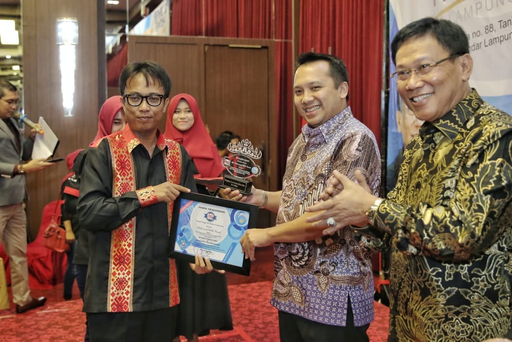 Gubernur Ridho Raih Penghargaan Pelopor Pembentukan BLPBJ
