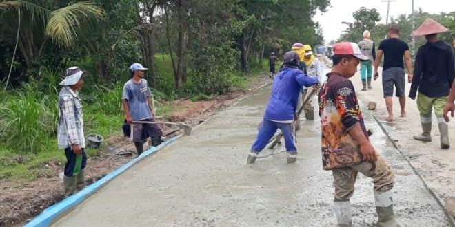 Pembangunan Ruas Jalan Kota Gajah Disinyalir Tidak Sesuai Spesifikasi