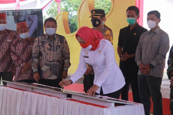 Bupati Winarti Resmikan Tugu Garuda dan BMW Sport Center