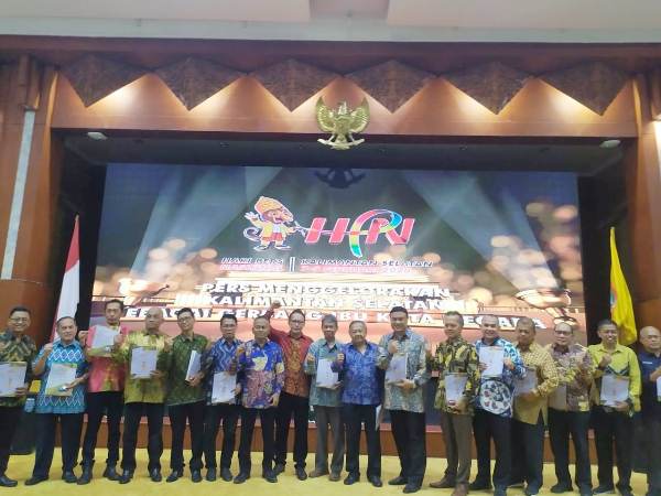 PWI Pusat Beri Anugerah PCNO Kepada 9 Wartawan dan Pena Mas kepada Gubernur Kalsel