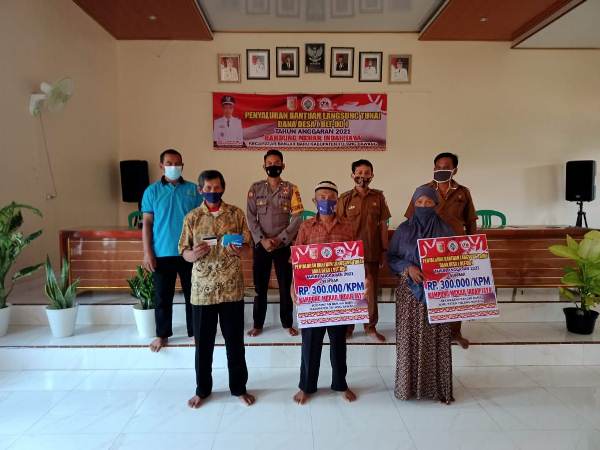 Pemerintah Kampung Mekar Indah Jaya Salurkan BLT Kepada 16 KPM