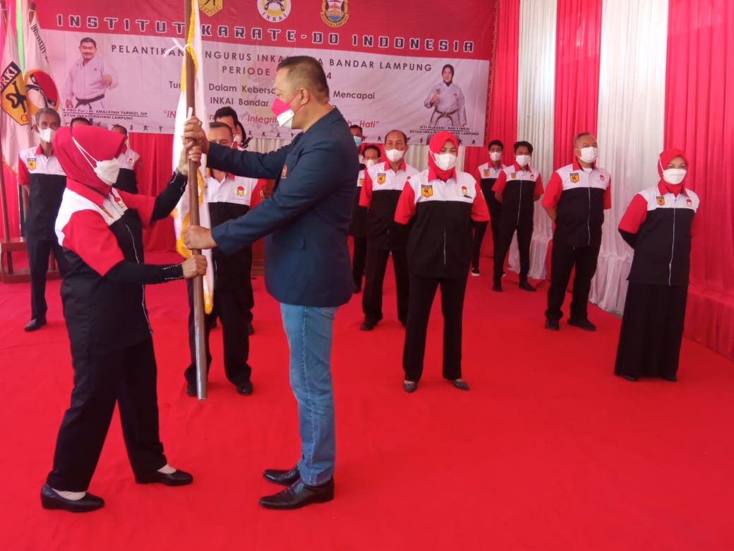 Ketua Harian Pengprov Inkai Lampung Ulul Azmi Lantik Pengurus Kota