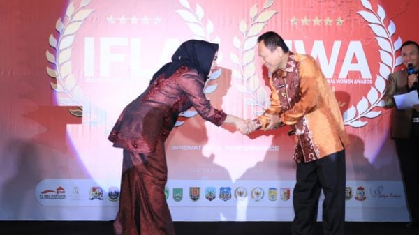 Pj Bupati Tuba Qudrotul Ikhwan Raih Gelar The Best Future Leaders 2023