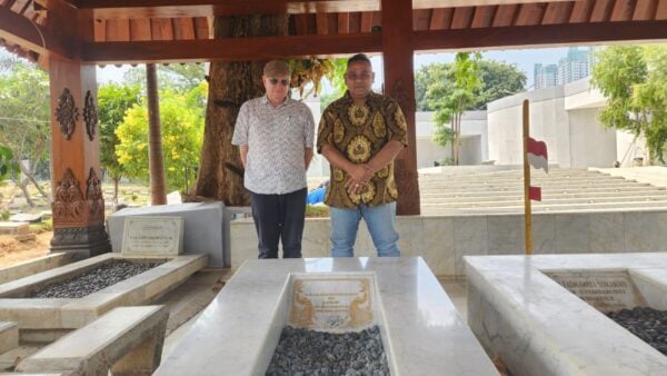 Sejarawan Australia Bersama Ketum JMSI Kunjungi Museum TMTB di TPU Karet Bivak Jakpus 