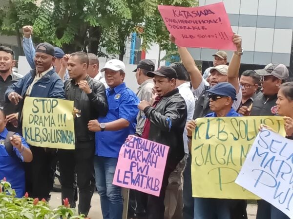 Kantor PWI Pusat Di Demo
