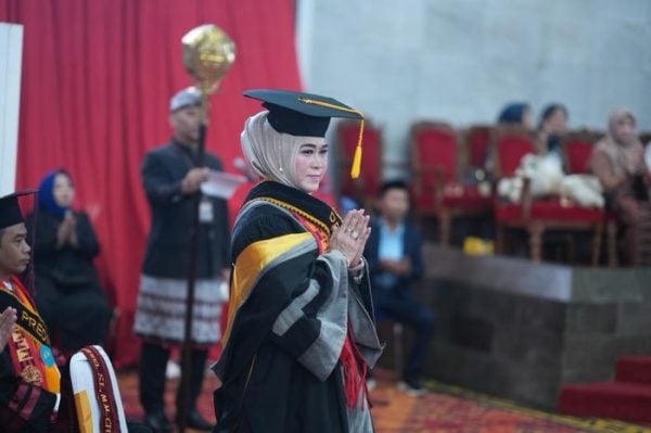 Sosok Dr. Mira Rozanna, Komisaris Independen Bank Lampung