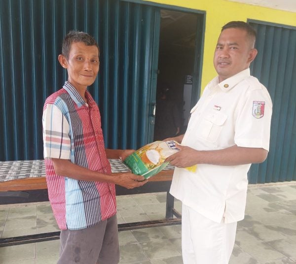 Ketua PPI Tulang Bawang Salurkan Bantuan Beras dari Dandim 0426/TB