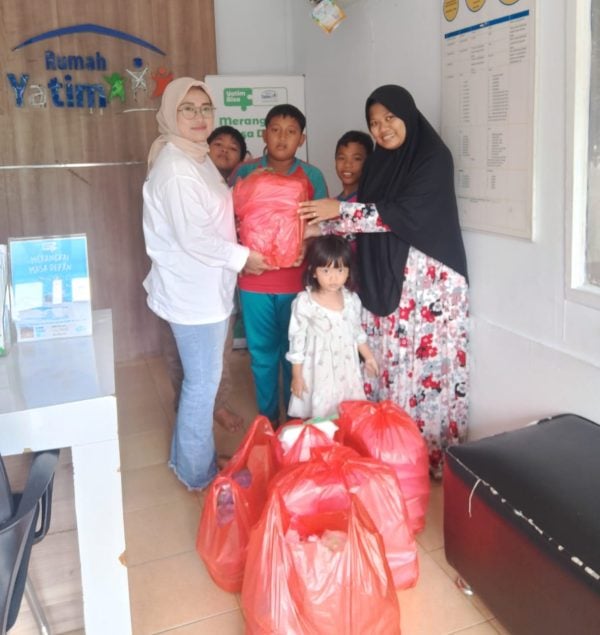 JMSI Bagikan Nasi Kotak di Rumah Yatim