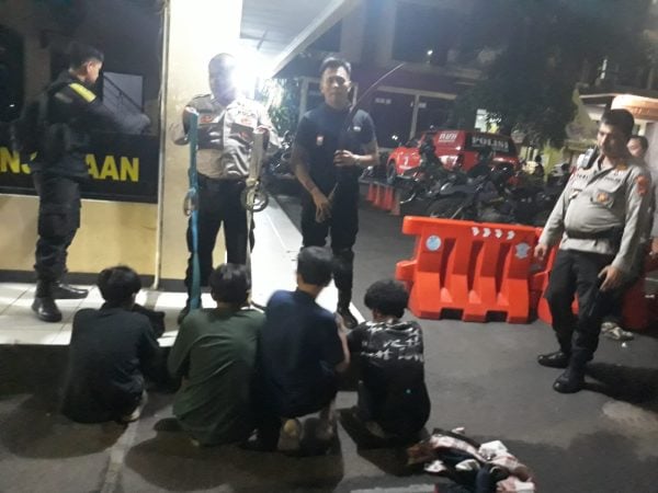Polisi Bubarkan Aksi Tawuran di Bandar Lampung, 4 Remaja Berikut Sajam Diamankan