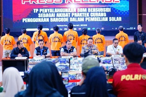 Bareskrim Polri Gulung Penyimpangan BBM Bersubsidi di Jawa Timur dan Jawa Barat, Amanankan 8 Tersangka dengan BB 16.400 Liter Solar