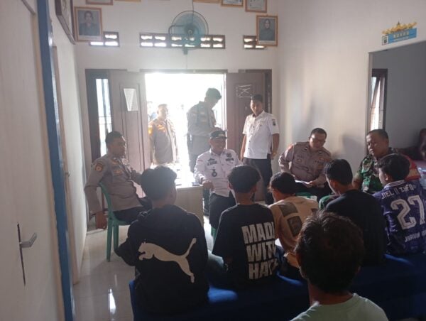 Polsek Katibung Berikan Himbauan kepada Remaja Usai Terjadinya Tawuran di Desa Banjarsari