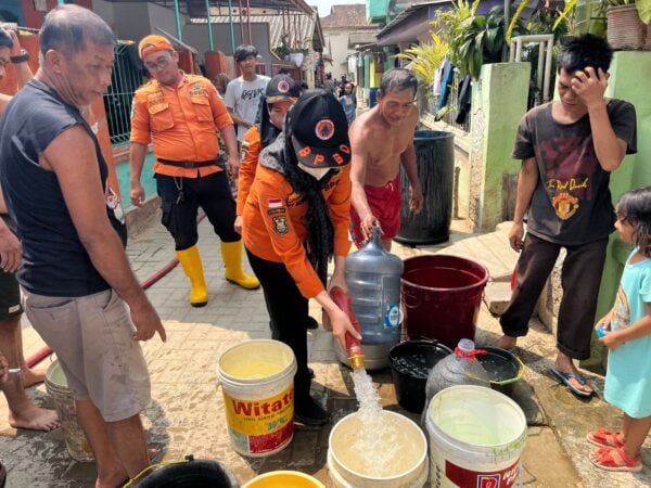 Pemkot Salurkan Bantuan Air Bersih di Panjang Utara
